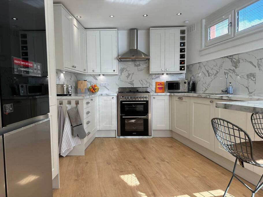 Stylish, Smart & Fun 4 Bed Home London Exterior photo